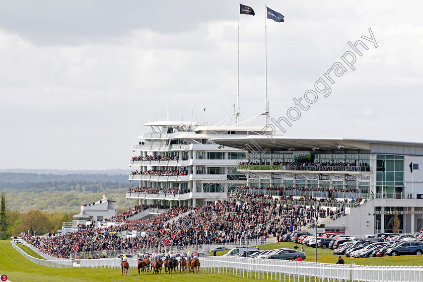 Epsom-0001 
 Horses race towards the finish in the opening race of the season at Epsom, the Investec Asset Finance Handicap won by BAHAMIAN SUNRISE Epsom 25 Apr 2018 - Pic Steven Cargill / Racingfotos.com