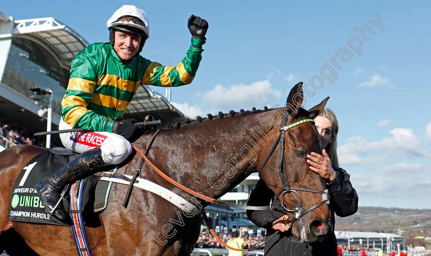 Buveur-D Air-0012 
 BUVEUR D'AIR (Barry Geraghty) after The Unibet Champion Hurdle Challenge Trophy Cheltenham 13 Mar 2018 - Pic Steven Cargill / Racingfotos.com