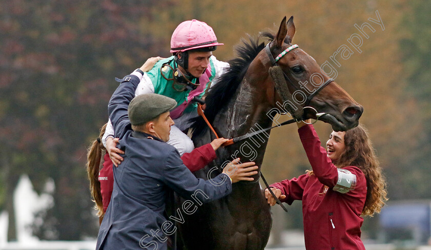 Bluestocking-0027 
 BLUESTOCKING (Rossa Ryan) winner of The Qatar Prix de l'Arc de Triomphe 
Longchamp 6 Oct 2024 - Pic Steven Cargill / Racingfotos.com