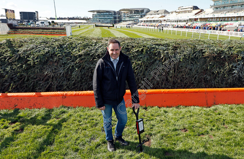 TurfTrax-0009 
 Mike Maher with going stick
Aintree 8 Apr 2022 - Pic Steven Cargill / Racingfotos.com