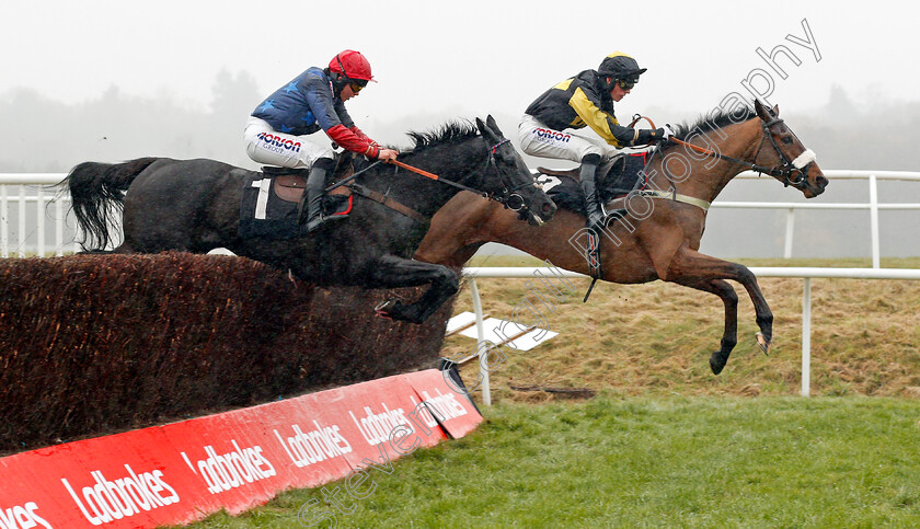 Elegant-Escape-0003 
 ELEGANT ESCAPE (Harry Cobden) beats BLACK CORTON (left) in The Ladbrokes John Francome Novices Chase Newbury 2 Dec 2017 - Pic Steven Cargill / Racingfotos.com