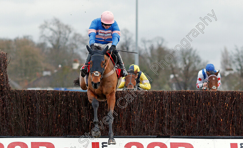 Cyrname-0004 
 CYRNAME (Sean Bowen) wins The 32Red.com Wayward Lad Novices Chase Kempton 27 Dec 2017 - Pic Steven Cargill / Racingfotos.com