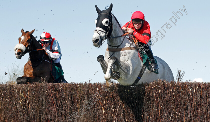 Duc-Des-Genievres-0001 
 DUC DES GENIEVRES (Lorcan Williams)
Aintree 9 Apr 2021 - Pic Steven Cargill / Racingfotos.com