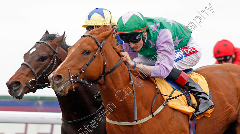 Lihou-0007 
 LIHOU (right, Fran Berry) beats KINKS (left) in The Betfred TV British Stallion Studs EBF Novice Stakes Kempton 7 Apr 2018 - Pic Steven Cargill / Racingfotos.com