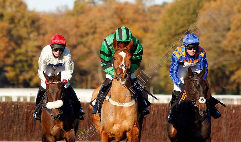 Chianti-Classico-0004 
 winner CHIANTI CLASSICO (left, David Bass) with SCRUM DIDDLY (right, Paul O'Brien) and LLANDINABO LAD (centre, David Noonan) in The Royal Ascot Racing Club Novices Limited Handicap Chase
Ascot 25 Nov 2023 - Pic Steven Cargill / Racingfotos.com