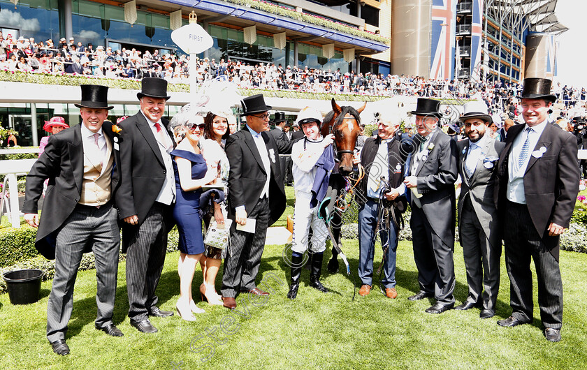 Signora-Cabello-0011 
 SIGNORA CABELLO (Oisin Murphy) with trainer John Quinn and owners Phoenix Thoroughbred and Zen Racing after The Queen Mary Stakes
Royal Ascot 20 Jun 2018 - Pic Steven Cargill / Racingfotos.com