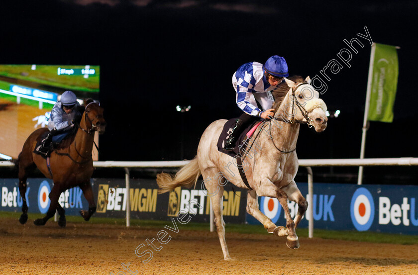 Perfect-Life-0003 
 PERFECT LIFE (Rossa Ryan) wins The Betmgm Maiden Stakes
Wolverhampton 20 Dec 2024 - Pic Steven Cargill / Racingfotos.com