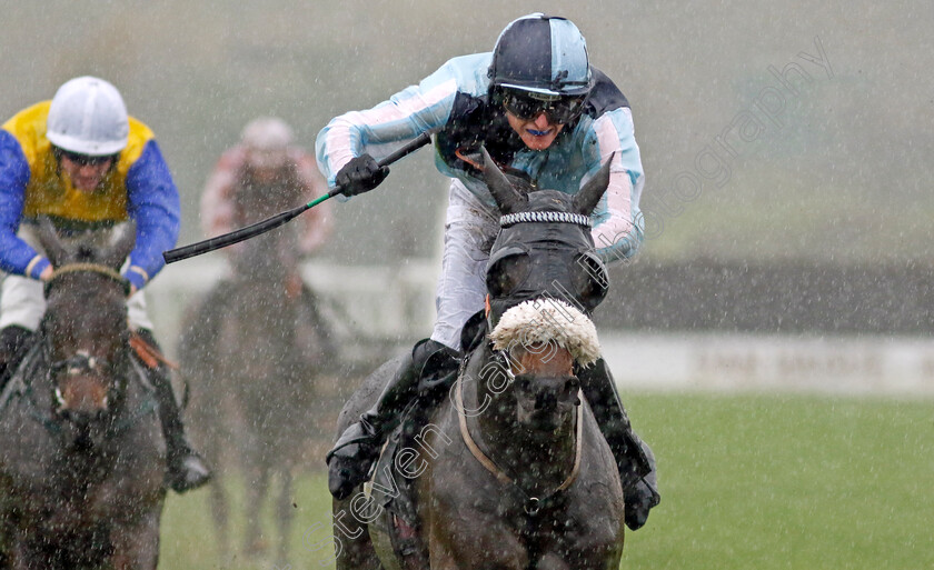 Storm-Force-One-0002 
 STORM FORCE ONE (Luke Scott)
Market Rasen 17 Nov 2022 - Pic Steven Cargill / Racingfotos.com