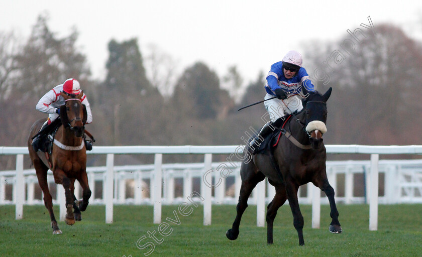 Darling-Maltaix-0003 
 DARLING MALTAIX (Lorcan Williams) wins The Thames Materials Conditional Jockeys Handicap Hurdle
Ascot 21 Dec 2018 - Pic Steven Cargill / Racingfotos.com