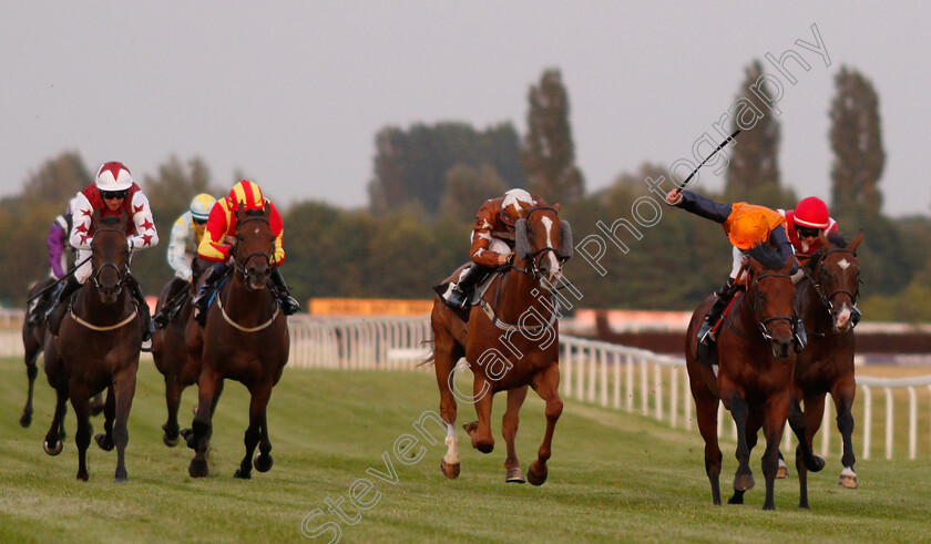 Marshal-Dan-0001 
 MARSHAL DAN (right, Robert Havlin) beats LUCKY LOUIE (centre) in The Matthew Fedrick Farriery Handicap
Newbury 26 Jul 2018 - Pic Steven Cargill / Racingfotos.com