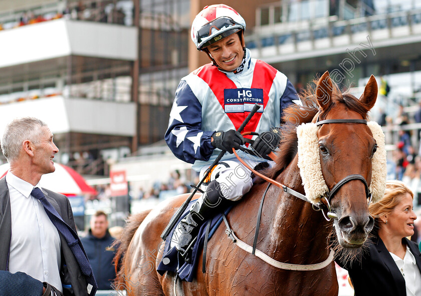 Desert-Skyline-0008 
 DESERT SKYLINE (Silvestre De Sousa) after winning The Doncaster Cup Doncaster 15 Sep 2017 - Pic Steven Cargill / Racingfotos.com