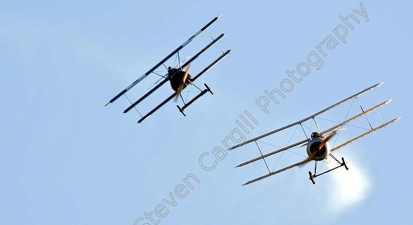 Dogfight-0010 
 World War I dogfight re-enactment takes place above Cheltenham Racecourse
18 Nov 2018 - Pic Steven Cargill / Racingfotos.com