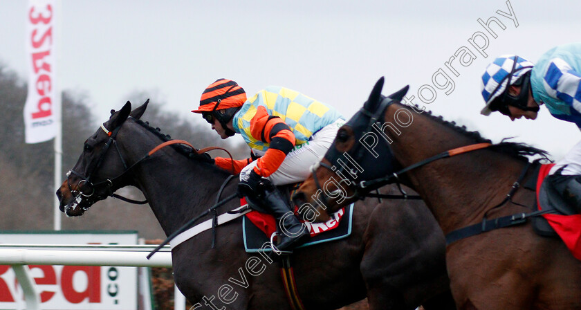 Might-Bite-0012 
 MIGHT BITE (Nico de Boinville) wins The 32Red King George VI Chase Kempton 26 Dec 2017 - Pic Steven Cargill / Racingfotos.com