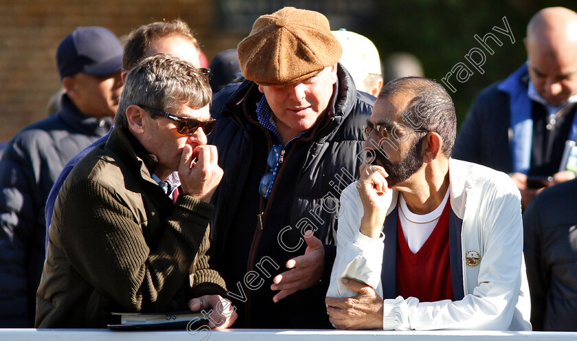 Sheikh-Mohammed-0006 
 Sheikh Mohammed with Simon Crisford and David Loder at Tattersalls Yearling Sale Book1
Newmarket 9 Oct 2018 - Pic Steven Cargill / Racingfotos.com