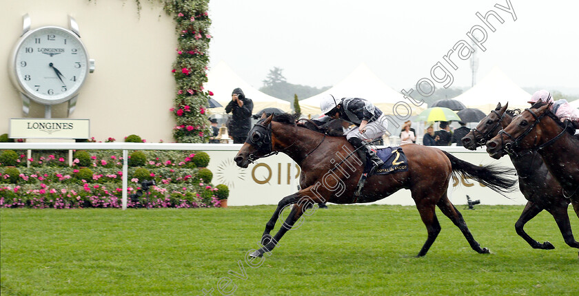 Circus-Maximus-0004 
 CIRCUS MAXIMUS (Ryan Moore) wins The St James's Palace Stakes (as Ryan Moore drops whip)
Royal Ascot 18 Jun 2019 - Pic Steven Cargill / Racingfotos.com