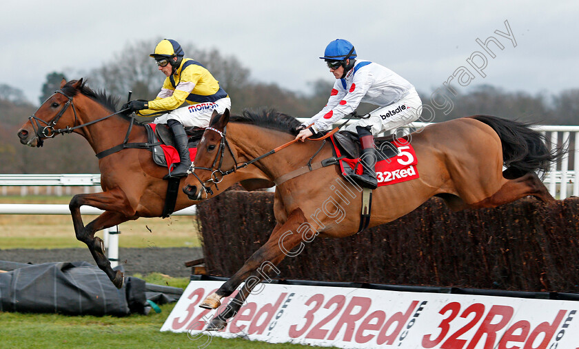 Tommy-Silver-0003 
 TOMMY SILVER (nearside, Sam Twiston-Davies) jumps with SHANTOU ROCK (farside, Harry Skelton) Kempton 27 Dec 2017 - Pic Steven Cargill / Racingfotos.com