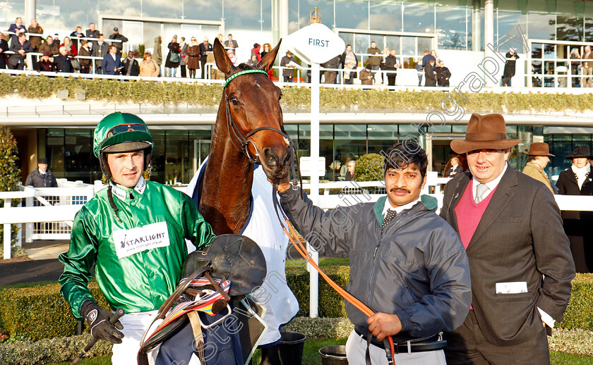 Top-Notch-0007 
 TOP NOTCH (Nico de Boinville) with Nicky Henderson after The Christy 1965 Chase Ascot 25 Nov 2017 - Pic Steven Cargill / Racingfotos.com