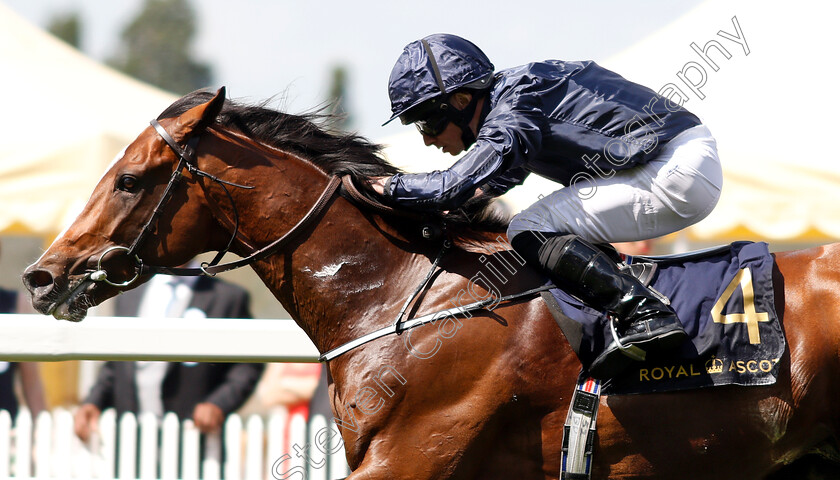 Hunting-Horn-0006 
 HUNTING HORN (Ryan Moore) wins The Hampton Court Stakes
Royal Ascot 21 Jun 2018 - Pic Steven Cargill / Racingfotos.com