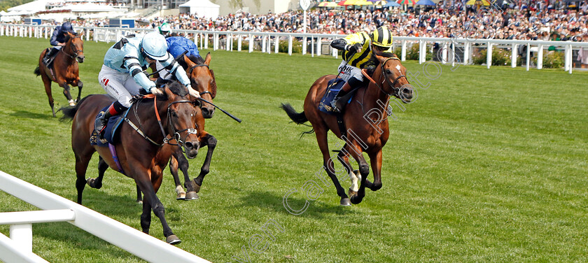 Eldar-Eldarov-0001 
 ELDAR ELDAROV (right, David Egan) beats ZECHARIAH (left) in The Queen's Vase
Royal Ascot 15 Jun 2022 - Pic Steven Cargill / Racingfotos.com