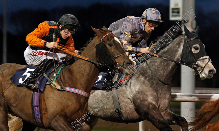 Pushkin-Museum-0005 
 PUSHKIN MUSEUM (right, Shane Kelly) beats HISAR (left) in The Betway Sprint Handicap Div2 Wolverhampton 4 Jan 2018 - Pic Steven Cargill / Racingfotos.com