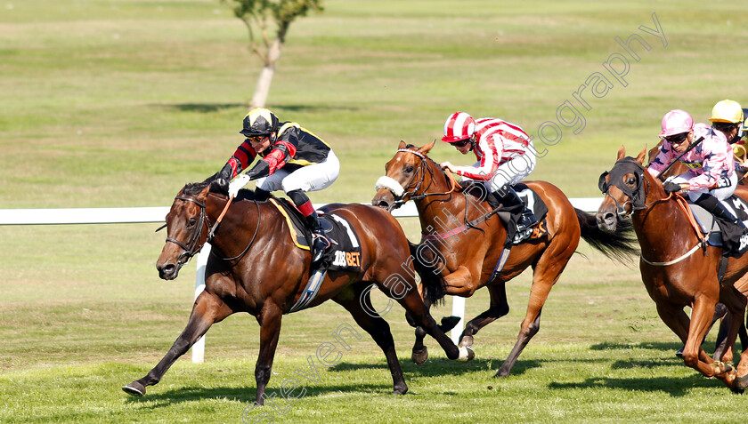 Global-Applause-0001 
 GLOBAL APPLAUSE (Gerald Mosse) beats INTENSE ROMANCE (centre) in The 188bet Extra Place Races Handicap
Sandown 1 Sep 2018 - Pic Steven Cargill / Racingfotos.com