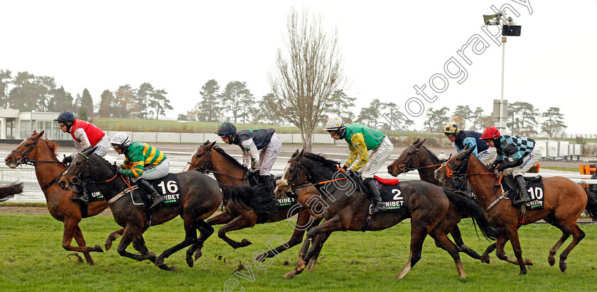 Countister-0003 
 COUNTISTER (left, Nico de Boinville) leads TUDOR CITY (centre) during The Unibet Greatwood Handicap Hurdle
Cheltenham 15 Nov 2020 - Pic Steven Cargill / Racingfotos.com