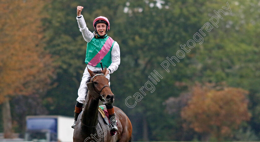 Bluestocking-0020 
 BLUESTOCKING (Rossa Ryan) winner of The Qatar Prix de l'Arc de Triomphe 
Longchamp 6 Oct 2024 - Pic Steven Cargill / Racingfotos.com