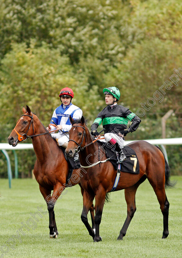 Legendary-Day-and-Glentaneous 
 LEGENDARY DAY (right, Oisin Murphy) with GLENTANEOUS (left, Andrea Atzeni)
Nottingham 13 Oct 2021 - Pic Steven Cargill / Racingfotos.com