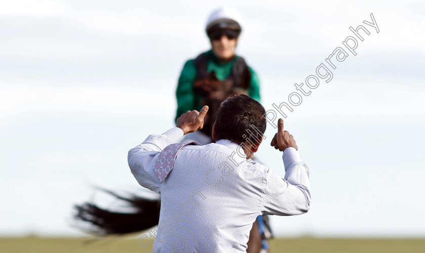 Limato-0012 
 LIMATO (Harry Bentley) greeted by his groom Anil after The Godolphin Stud And Stable Staff Awards Challenge Stakes
Newmarket 12 Oct 2018 - Pic Steven Cargill / Racingfotos.com