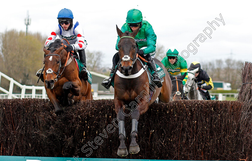 Fusil-Raffles-and-Hitman-0001 
 FUSIL RAFFLES (right, Daryl Jacob) with HITMAN (left, Harry Cobden)
Aintree 8 Apr 2021 - Pic Steven Cargill / Racingfotos.com