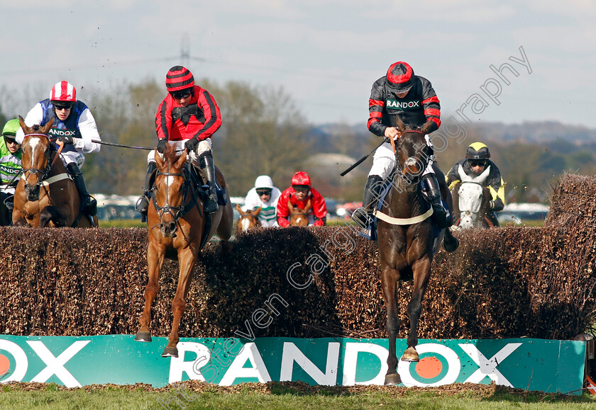 Midnight-River-0002 
 MIDNIGHT RIVER (left, Harry Skelton) beats BOWTOGREATNESS (right) in The William Hill Handicap Chase
Aintree 15 Apr 2023 - Pic Steven Cargill / Racingfotos.com