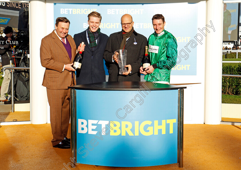 Vyta-Du-Roc-0009 
 Presentation to Nicky Henderson, Simon Munir and Daryl Jacob for The Watch Live Racing On BetBright.com Handicap Chase won by VYTA DU ROC Cheltenham 1 Jan 2018 - Pic Steven Cargill / Racingfotos.com