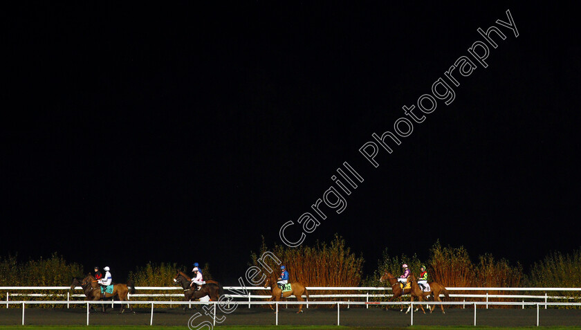 Kempton-0001 
 Horses walk to the start 
Kempton 10 Nov 2021 - Pic Steven Cargill / Racingfotos.com