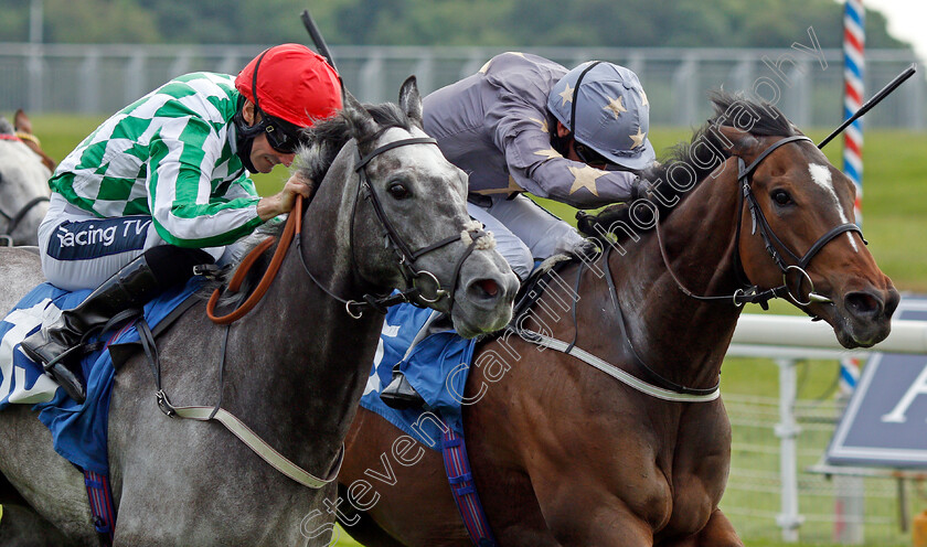 Gabrial-The-Wire-0005 
 GABRIAL THE WIRE (right, Paul Hanagan) beats PAXOS (left) in The Irish Thoroughbred Marketing Handicap
York 11 Jun 2021 - Pic Steven Cargill / Racingfotos.com