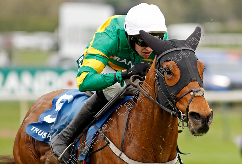 Mystical-Power-0006 
 MYSTICAL POWER (Mark Walsh) wins the Trustatrader Top Novices Hurdle
Aintree 12 Apr 2024 - Pic Steven Cargill / Racingfotos.com