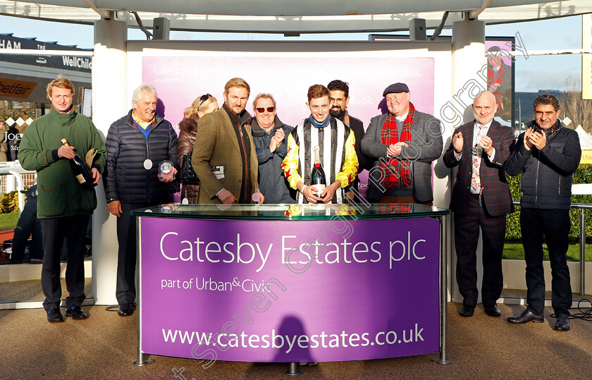 Lively-Citizen-0010 
 Presentation for The Catesby Handicap Hurdle won by LIVELY CITIZEN
Cheltenham 10 Dec 2021 - Pic Steven Cargill / Racingfotos.com