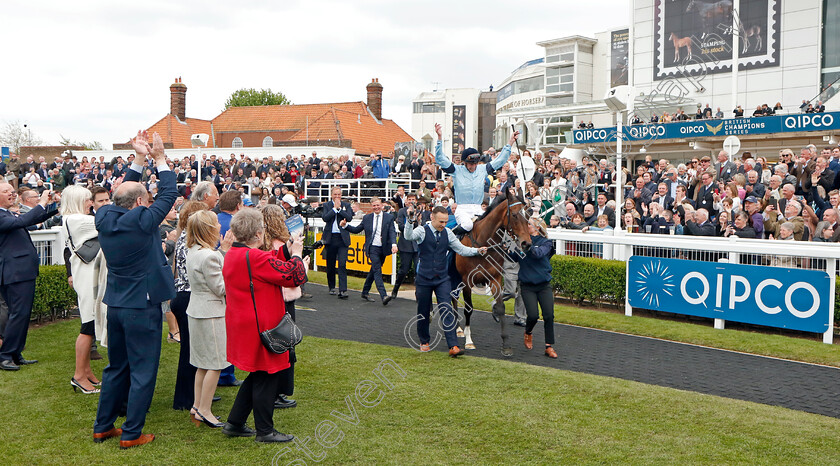 Cachet-0018 
 CACHET (James Doyle) and owners after The Qipco 1000 Guineas
Newmarket 1 May 2022 - Pic Steven Cargill / Racingfotos.com