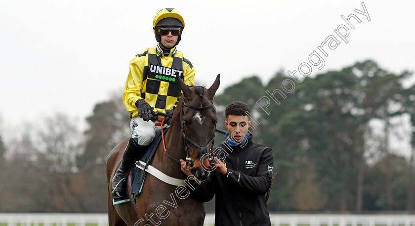 Shishkin-0014 
 SHISHKIN (Nico de Boinville) before The SBK Clarence House Chase
Ascot 22 Jan 2022 - Pic Steven Cargill / Racingfotos.com