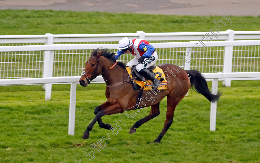 Love-Envoi-0001 
 LOVE ENVOI (Jonathan Burke) wins The Betfair Daily Rewards Handicap Hurdle
Sandown 3 Dec 2022 - Pic Steven Cargill / Racingfotos.com