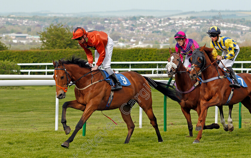 Garcon-De-Soleil-0007 
 GARCON DE SOLEIL (Rob Hornby) leads the field into the straight on his way to winning The Sharp's Doom Bar Handicap Div1 Salisbury 30 Apr 2018 - Pic Steven Cargill / Racingfotos.com