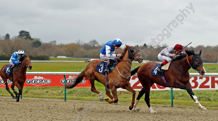 Toast-Of-New-York-0007 
 TOAST OF NEW YORK (Frankie Dettori) beats PETITE JACK (centre) in The Betway Conditions Stakes Lingfield 6 Dec 2017 - Pic Steven Cargill / Racingfotos.com