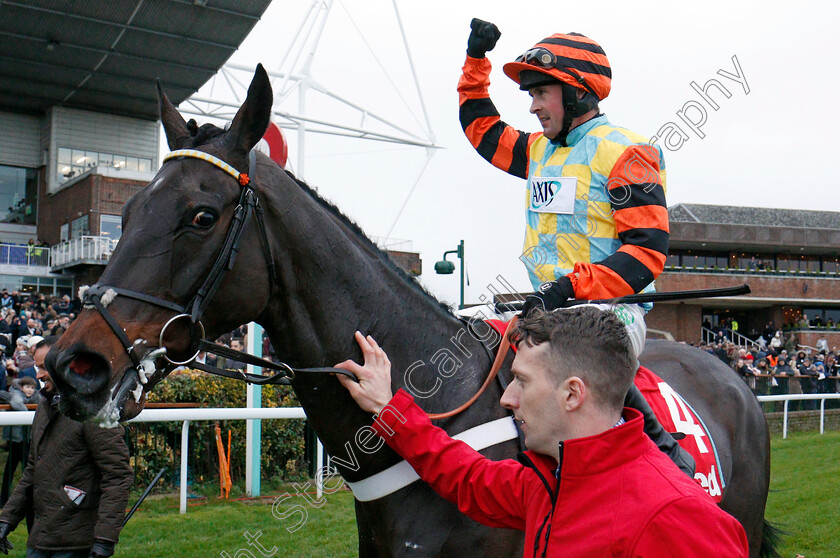 Might-Bite-0017 
 MIGHT BITE (Nico de Boinville) after The 32Red King George VI Chase Kempton 26 Dec 2017 - Pic Steven Cargill / Racingfotos.com