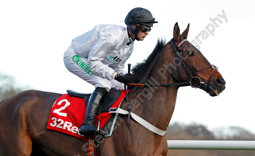 Reigning-Supreme-0001 
 REIGNING SUPREME (Nico de Boinville) Kempton 26 Dec 2017 - Pic Steven Cargill / Racingfotos.com