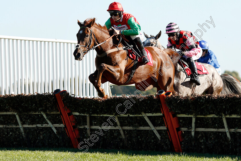 Quel-Destin-0001 
 QUEL DESTIN (Harry Cobden) wins The Matchbook Betting Exchange Juvenile Hurdle
Kempton 21 Oct 2018 - Pic Steven Cargill / Racingfotos.com