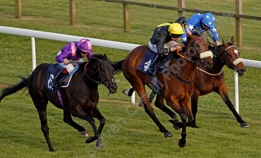 The-Cruising-Lord-0003 
 THE CRUISING LORD (centre, Luke Morris) beats PEERLESS (left) and YIMOU (right) in The Visit Attheraces.com/marketmovers Handicap
Bath 23 Jun 2021 - Pic Steven Cargill / Racingfotos.com