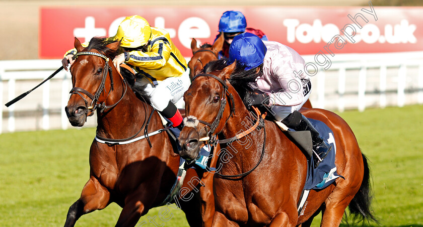 Onassis-0006 
 ONASSIS (right, Hayley Turner) beats WITH THANKS (left) in The British EBF October Fillies Stakes
Goodwood 11 Oct 2020 - Pic Steven Cargill / Racingfotos.com