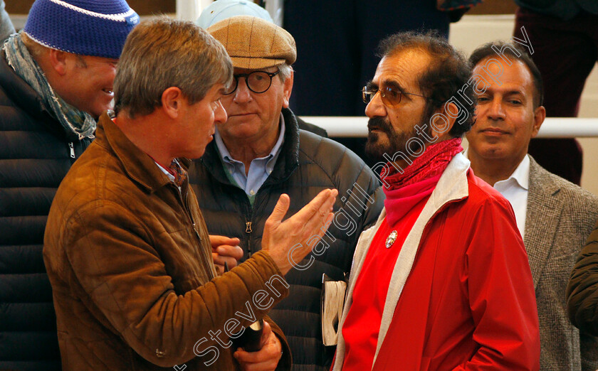 Sheikh-Mohammed-0003 
 SHEIKH MOHAMMED listens to Simon Crisford at Tattersalls Sales
Newmarket 10 Oct 2019 - Pic Steven Cargill / Racingfotos.com