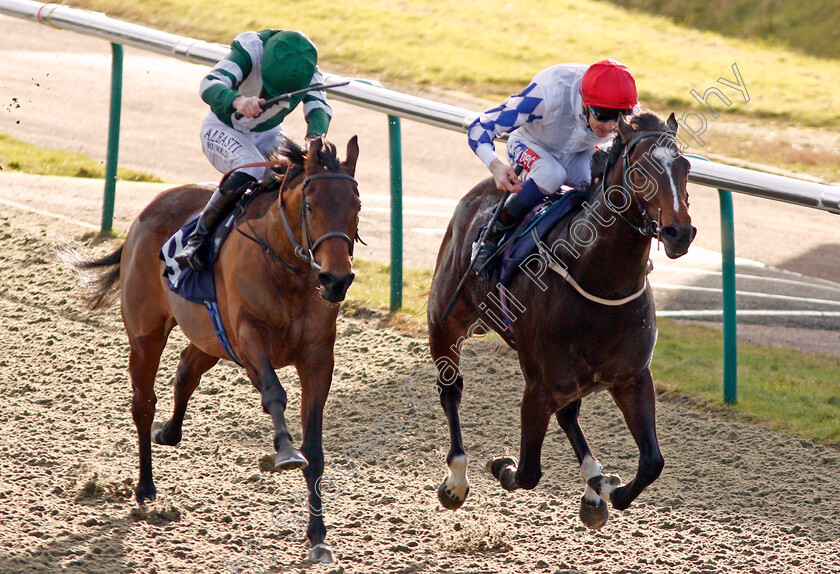 Los-Camachos-0002 
 LOS CAMACHOS (right, Fran Berry) beats POWER AND PEACE (left) in The 32Redsport.com Novice Auction Stakes Lingfield 10 Jan 2018 - Pic Steven Cargill / Racingfotos.com