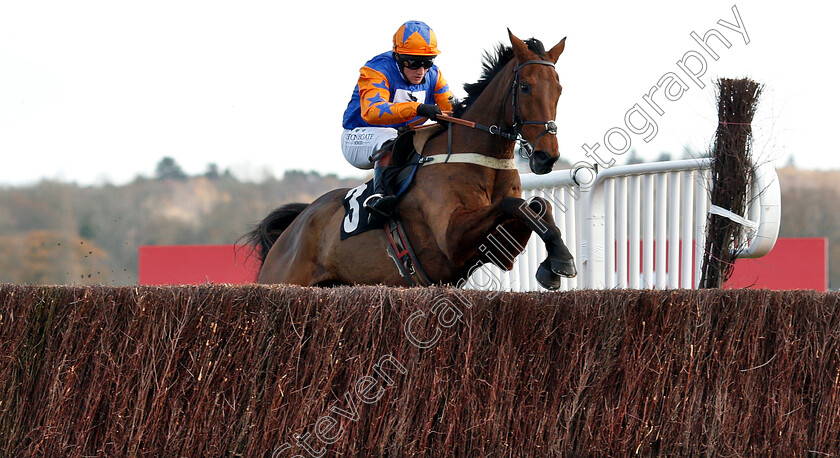 Knocknanuss-0006 
 KNOCKNANUSS (Jamie Moore) wins The Ladbrokes Novices Handicap Chase
Newbury 30 Nov 2018 - Pic Steven Cargill / Racingfotos.com