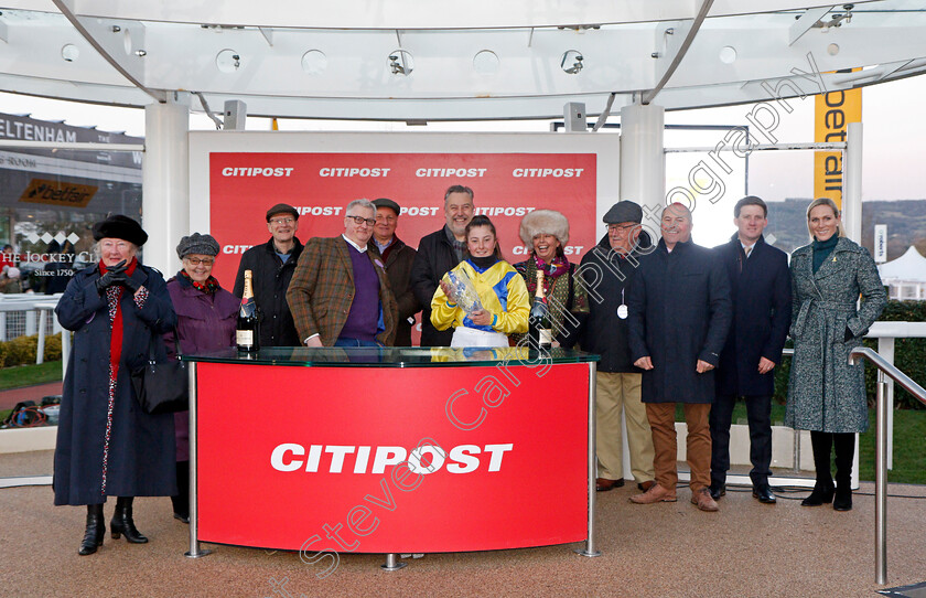 Kansas-City-Chief-0006 
 Presentation for The Citipost Handicap Hurdle
Cheltenham 10 Dec 2021 - Pic Steven Cargill / Racingfotos.com